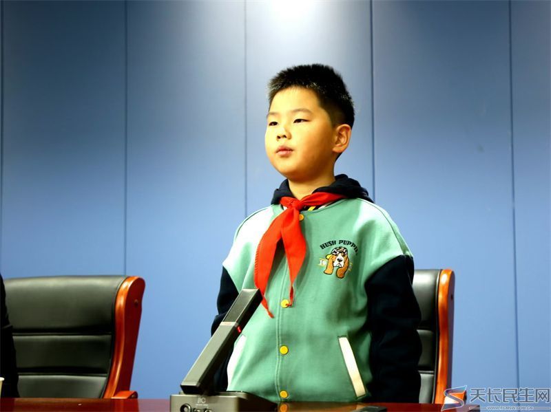 天长市公安局关工委向民警子女捐赠罗炳辉将军连环画(图5)