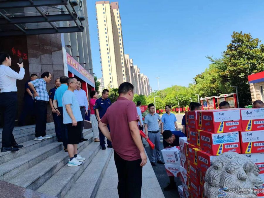 天长市餐饮商会献爱心(图2)