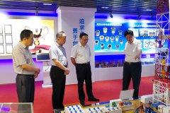 六安市委常委、副市长束学龙看望慰问朱