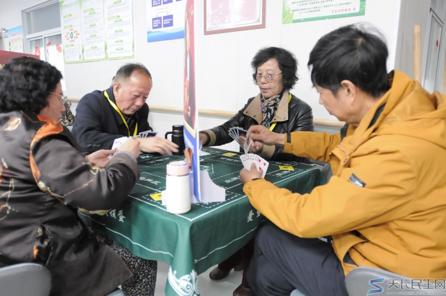 天长市养老服务发展促进会举行迎元旦系列活动——“古井贡•亳菊杯”银龄绽放、乐享晚年掼牌友谊赛(图8) 天长市养老服务发展促进会举行迎元旦系列活动——“古井贡•亳菊杯”银龄绽放、乐享晚年掼牌友谊赛(图8)