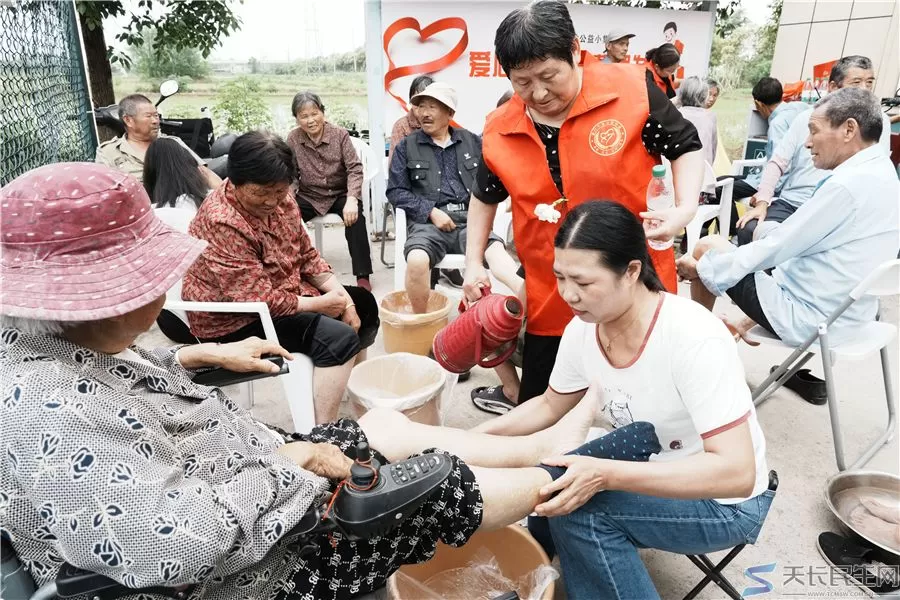 善行千秋传大爱 千城放粽暖人心——第七届千城放粽端午公益行温情落幕(图15) 善行千秋传大爱 千城放粽暖人心——第七届千城放粽端午公益行温情落幕(图15)