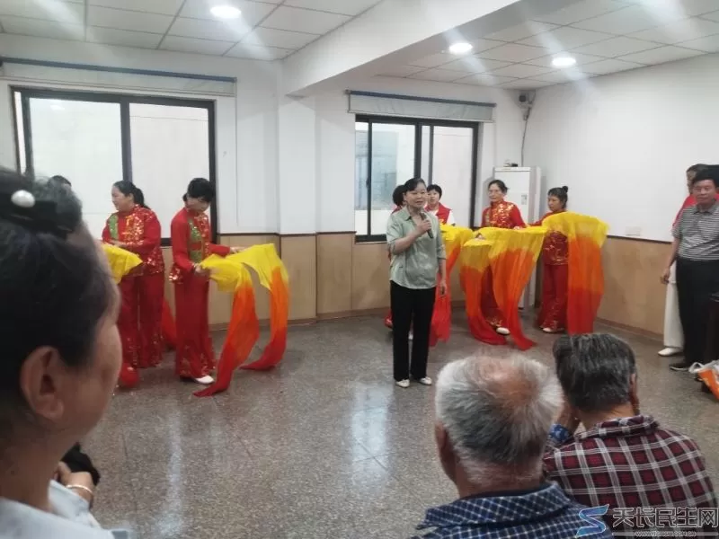 风雨无阻传温情,端午慰问暖人心(图1) 风雨无阻传温情,端午慰问暖人心(图1)